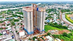 Bán căn 2PN+2WC 2.38 tỷ , DT 63m2 view hồ bơi cực đẹp Dự án A&T Sky Garden