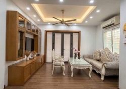Chính chủ cho thuê nhà nguyên căn 3 tầng full nội thất hiện đại, gần hồ Tây